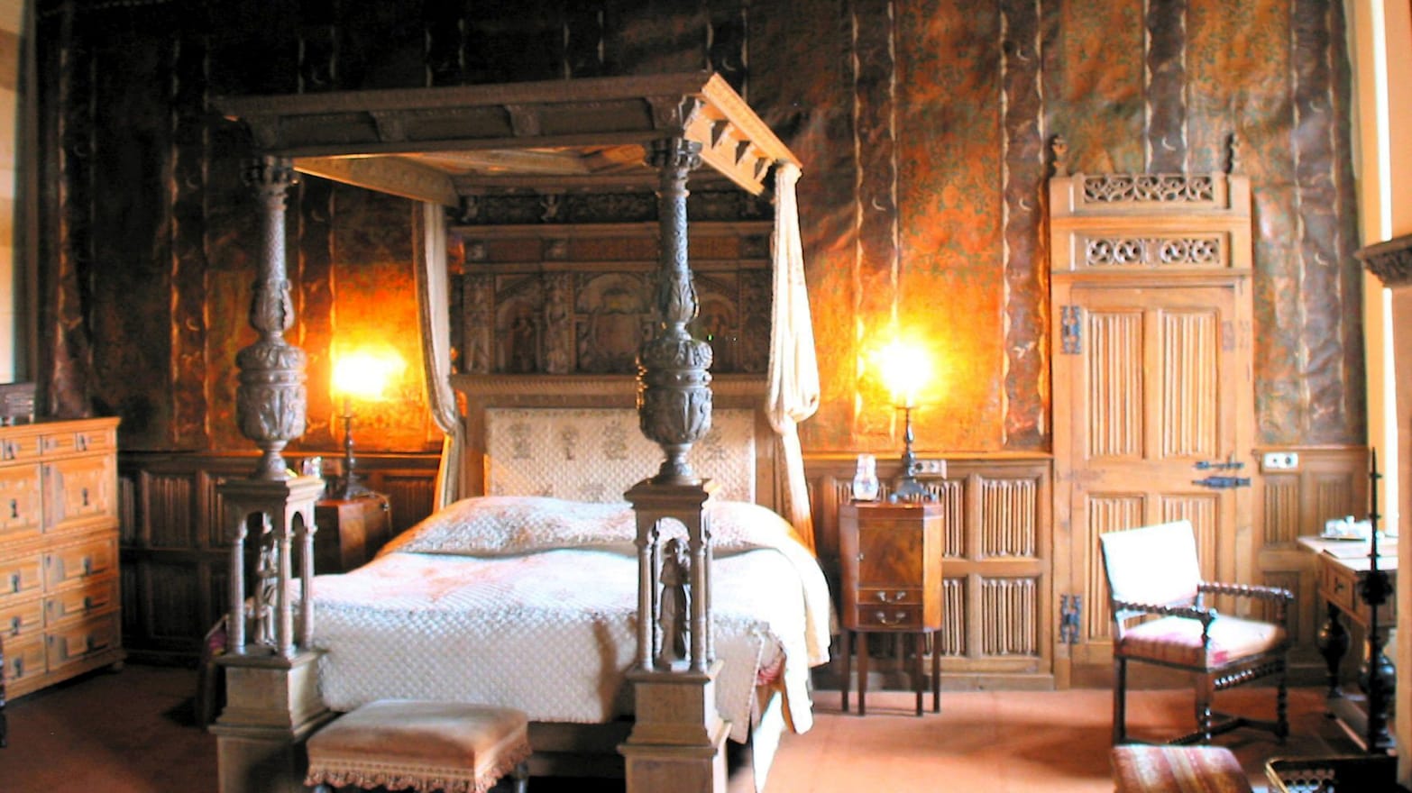 BRITAIN’S OLDEST BED, 1570s