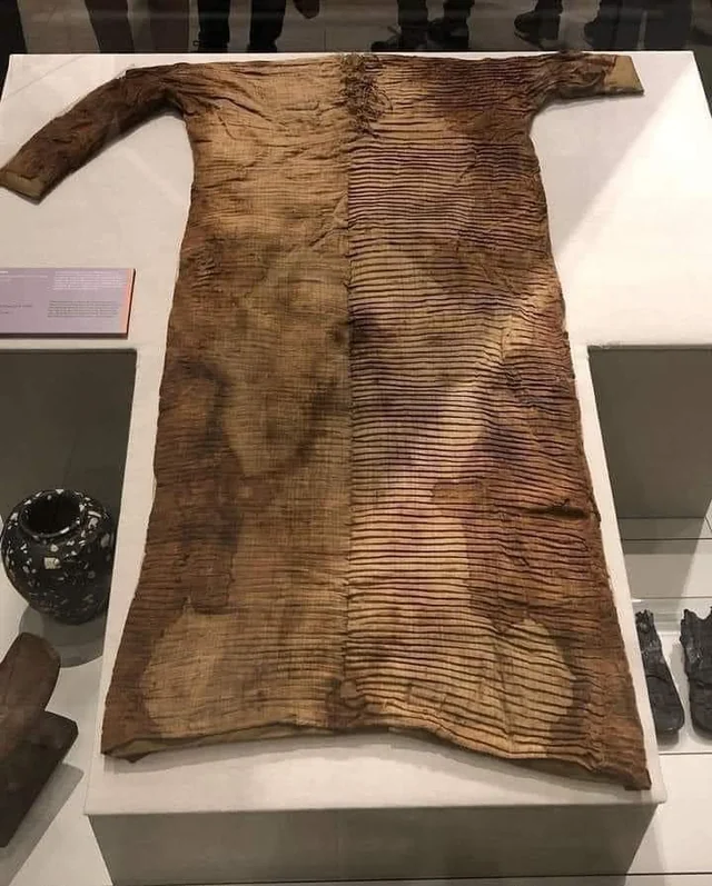 Textile Treasures of the Pharaohs: A 4,500-Year-Old Egyptian Tunic Unearthed