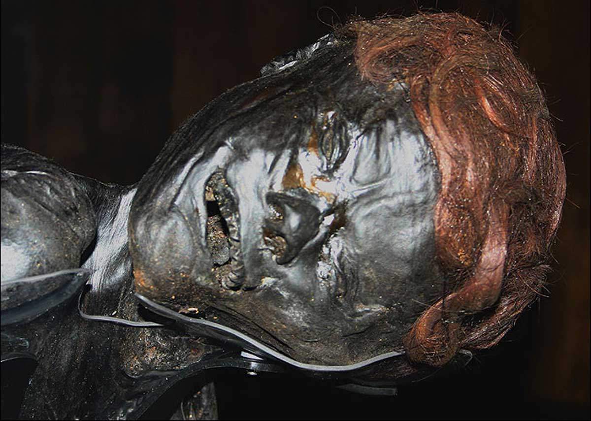 grauballe man bog body