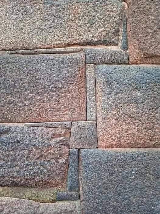 Unlock the secrets of the Inca walls in Cusco: discover the master of unique architecture