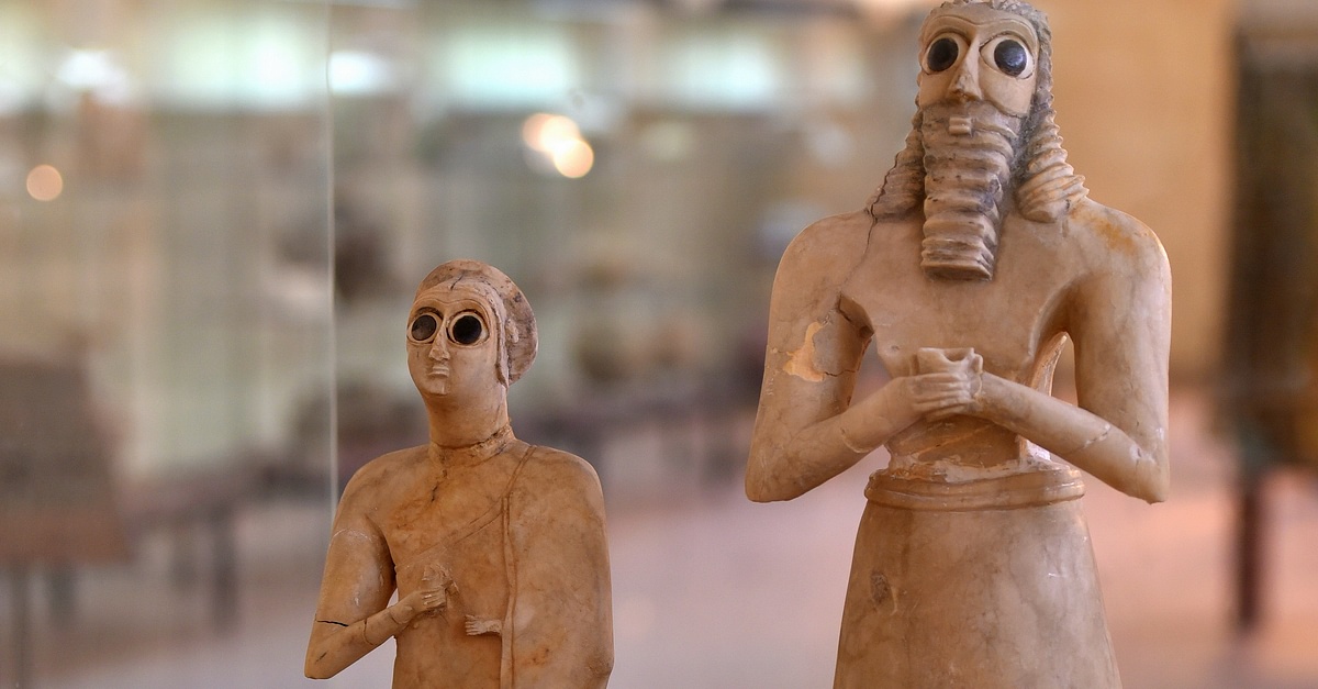 Sumerian Worshipers from Tell Asmar at the Iraq Museum (Illustration) - World History Encyclopedia