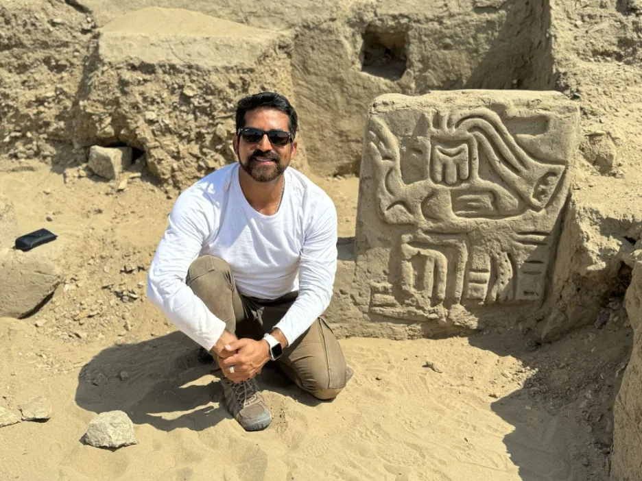 Luis Muro Ynoñán with bird carving