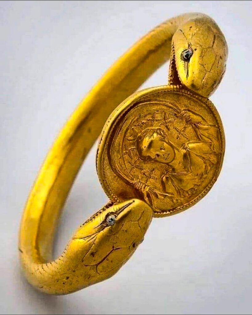 The Captivating Bracelet of Pompeii: A Glimpse into Ancient Roman Life