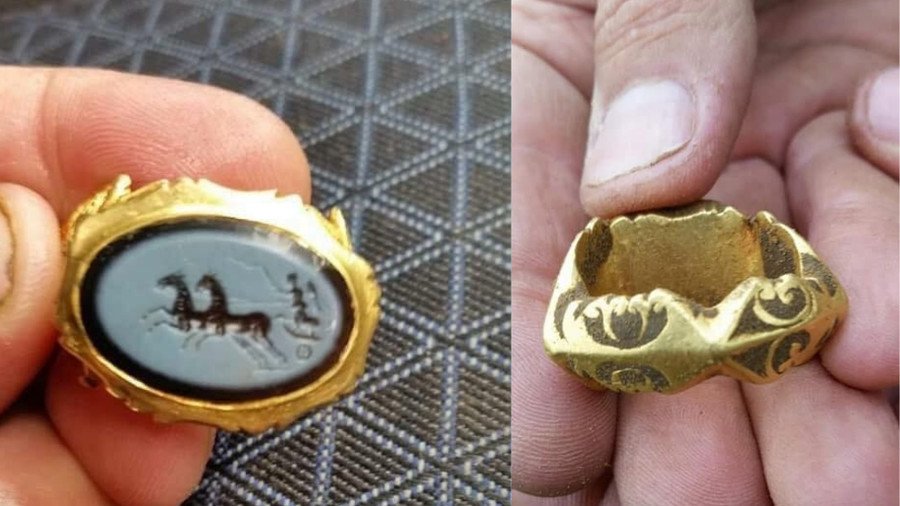 1,800yo Roman gold ring discovered by metal detectorist (PHOTOS) — RT UK News