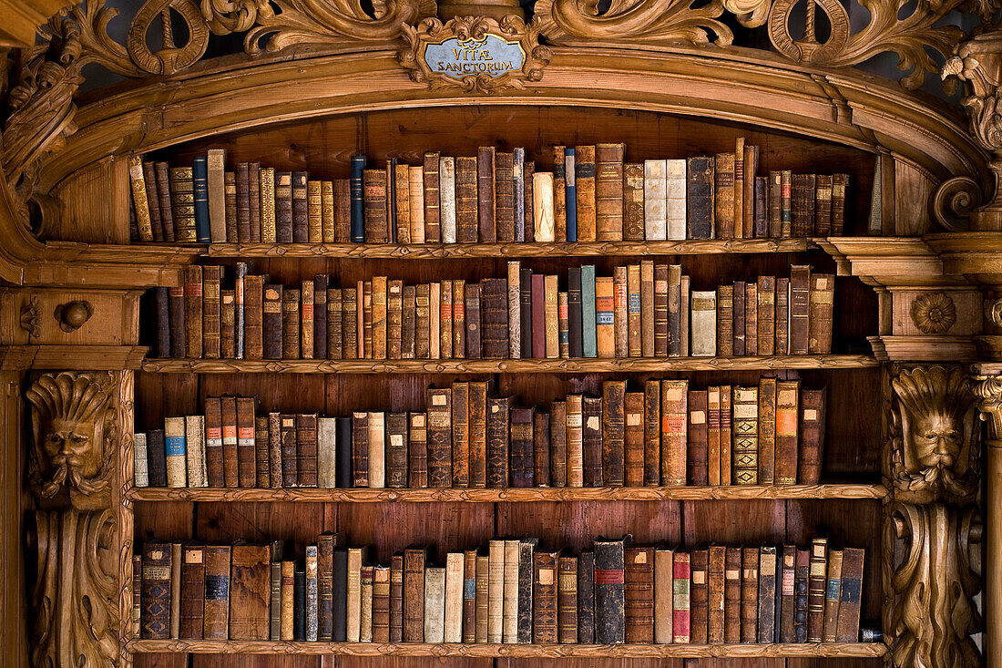 Library in the monastery of Waldsassen, … – License image – 70341495 ❘ lookphotos