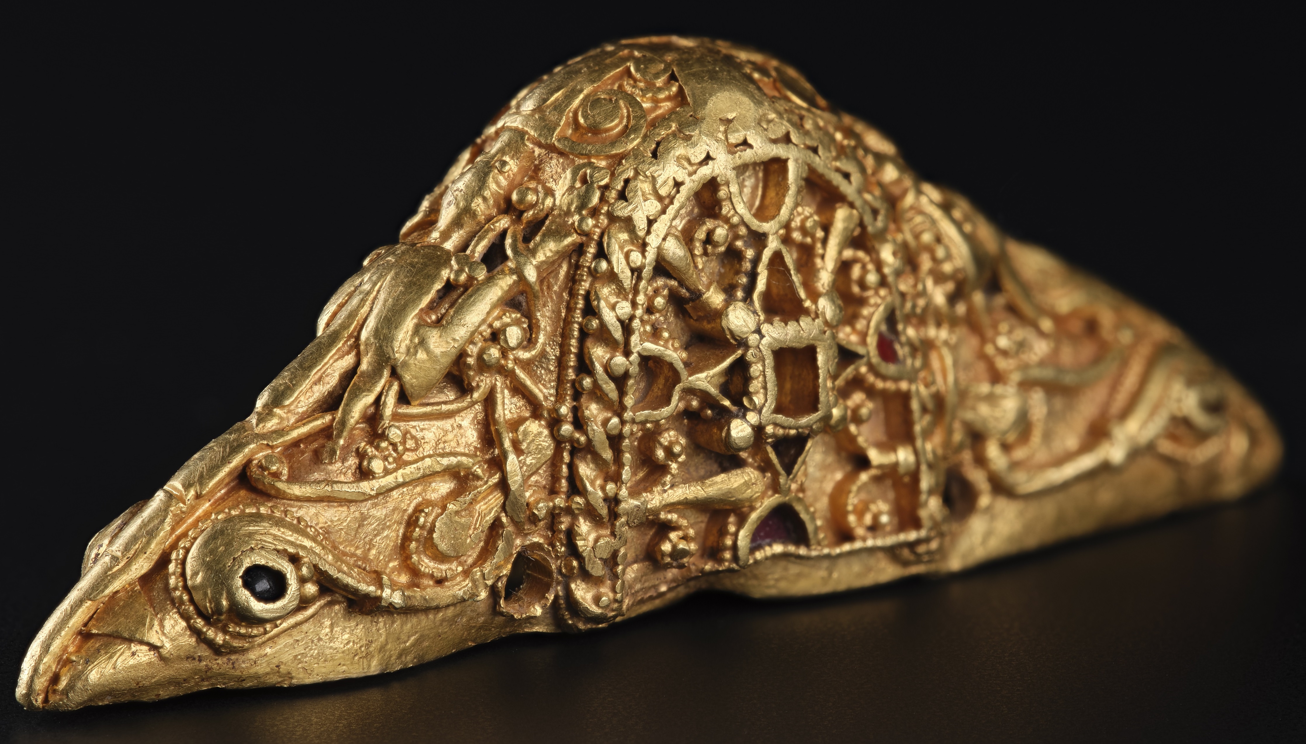 Scottish museum acquires 8th c. gold sword pommel – The History Blog