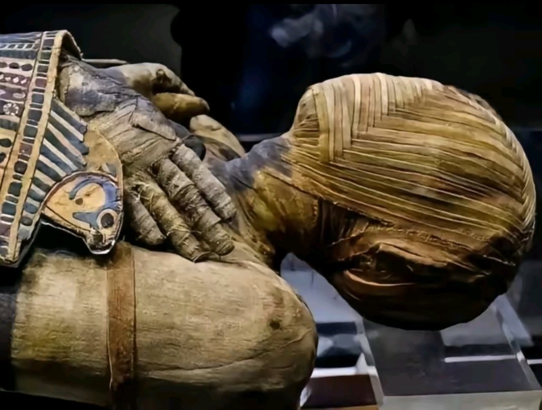 Johnny on X: "The "Bashiri" mummy The only mummy that scientists did not dare and refused to remove the linen from, because there is no human being or technology in the entire