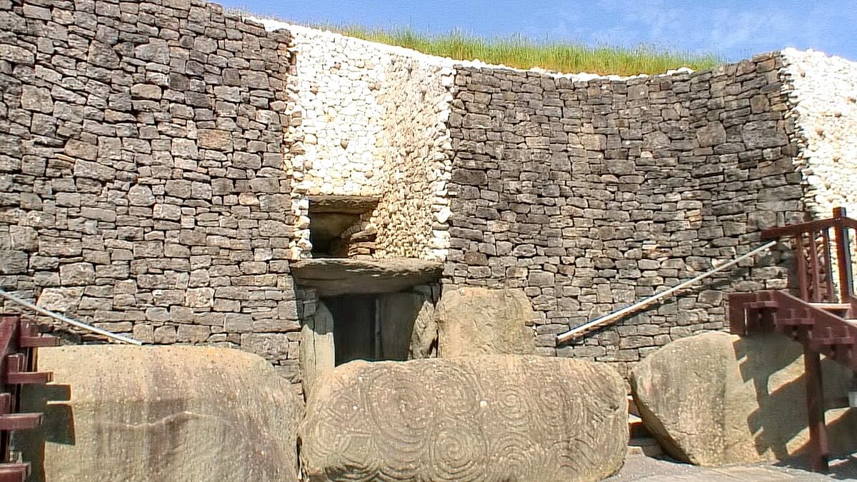 Our Visit To Newgrange - Ireland's Ancient Passage Tomb