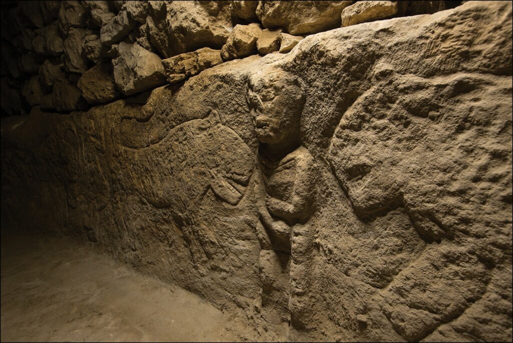 Delving into History: The Astonishing 11,000-Year-Old Wall Relief Found Near Göbeklitepe