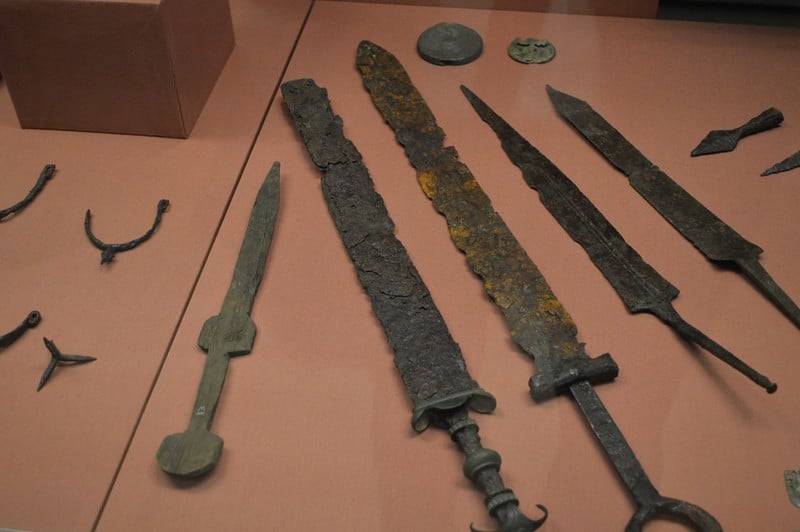 Four 1,900-Year-Old Roman Swords Found in Judean Desert - GreekReporter.com