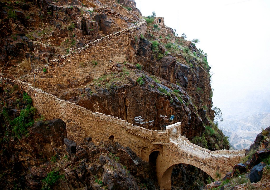 The magnificent Shahara Bridge in Yemen | PeakD