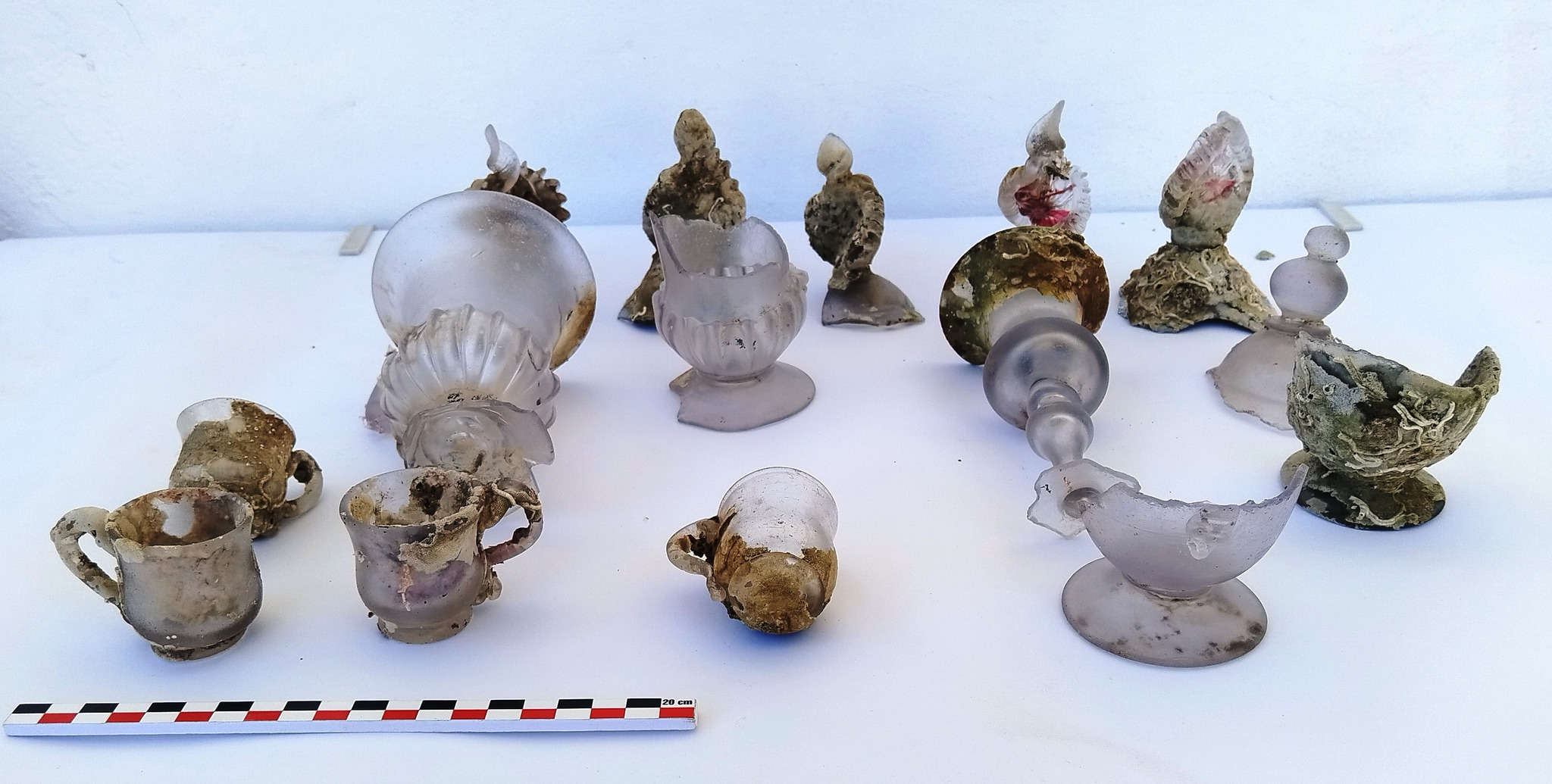 Bulgaria, more than a hundred glass objects discovered at the bottom of the Black Sea