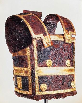 Philip II’s Legacy: The Stunning Iron and Gold Cuirass of Macedonia’s Great Ruler