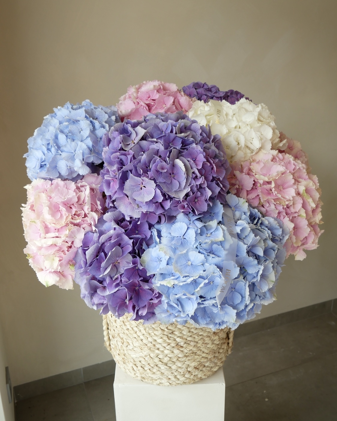 Hydrangeas in a basket - bloomflowers.pl