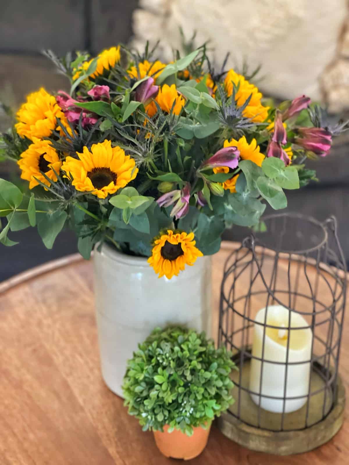 DIY Floral Arrangement: How to Arrange Flowers - Bricks 'n Blooms with  Stacy Ling