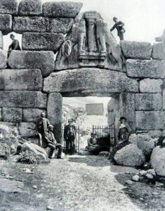 Exploring the Lion’s Gate at Mycenae – A Symbol of Ancient Power and Architecture