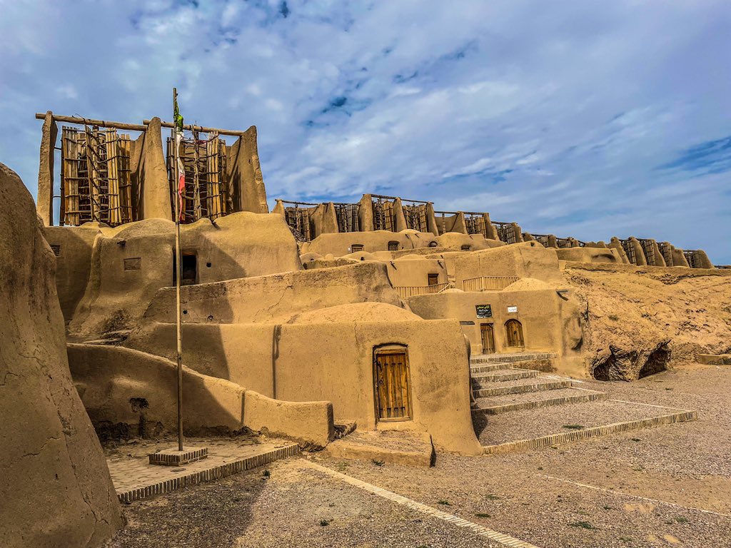 “Nashtifan Windmills: A Thousand-Year-Old Marvel of Sustainable Engineering”