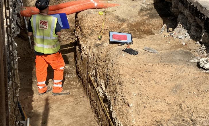 2,000-Year-Old Roman Road Discovered Beneath Old Kent Road in London