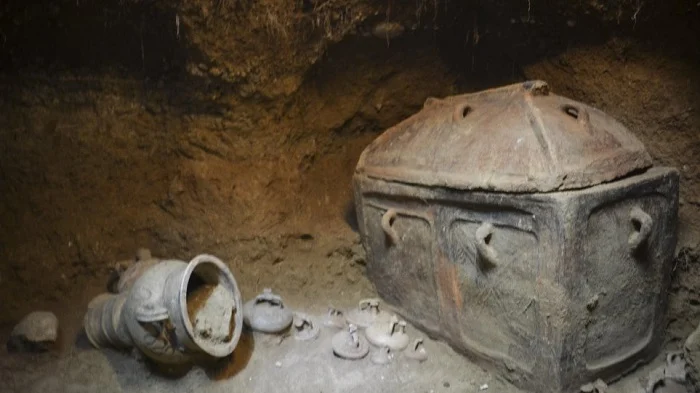 The Accidental Discovery of a 3,400-Year-Old Minoan Tomb in Crete